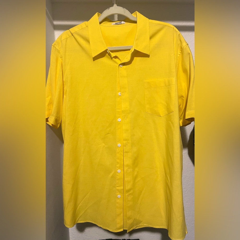 Men's Casual Button Down Shirts- Short Sleeve size L .